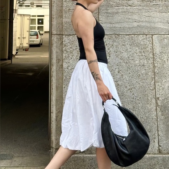 Aritzia Dresses & Skirts - NWT Aritzia Sunday Best Bubbly Poplin Skirt